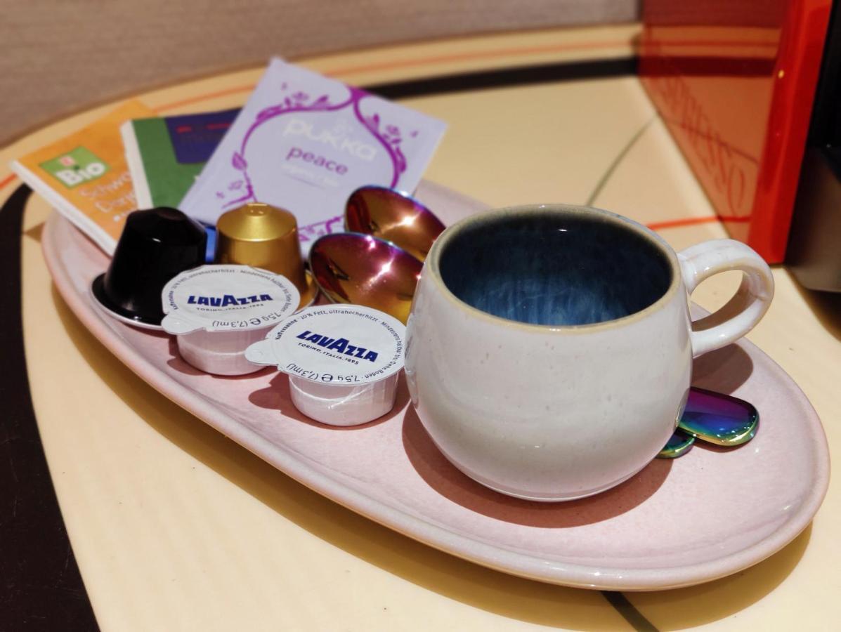 Comfort Suites Koelnmesse: Spacious Rooms with Free Parking & Wi-Fi Exterior photo